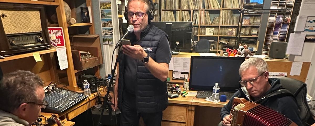 Franck Dany Alain et Luigi à la radio.jpg